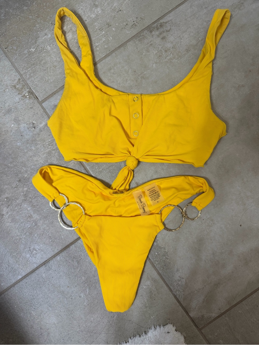 Beach Bunny Rib Tide top and bottom in soleil size medium - Picture 2 of 2